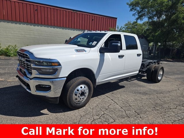 2025 RAM Ram 3500 Chassis Cab RAM 3500 TRADESMAN CREW CAB CHASSIS 4X4 60' CA