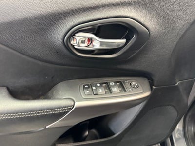 2022 Jeep Cherokee Latitude Lux 3.2 Liter V6 FWD