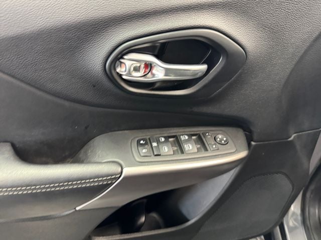 2022 Jeep Cherokee Latitude Lux 3.2 Liter V6 FWD