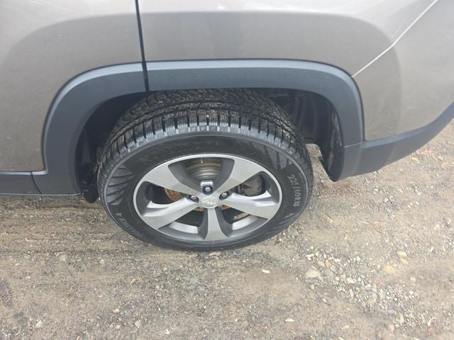 2019 Jeep Cherokee Limited 3.2 Liter V6 4WD