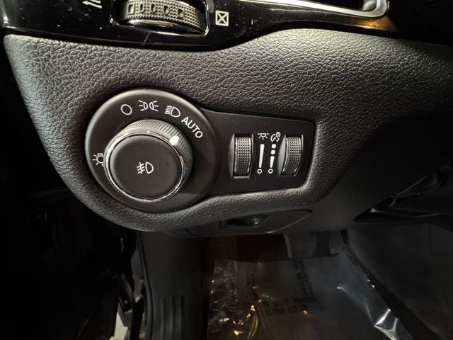 2020 Jeep Cherokee Altitude 3.2 Liter V6 4WD