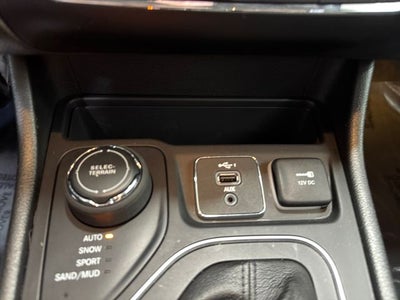 2022 Jeep Cherokee Latitude Lux 3.2 Liter V6 4WD