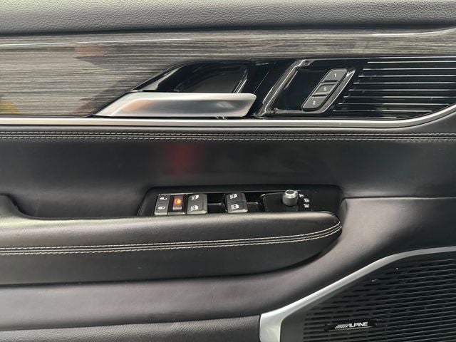 2022 Jeep Wagoneer Series III 5.7 Liter 4WD