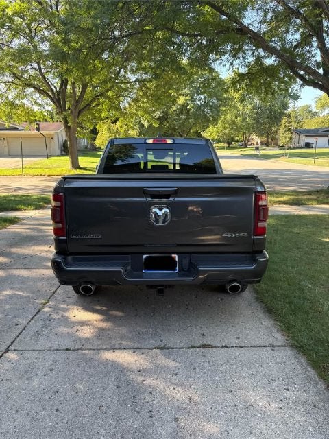 2022 RAM 1500 Laramie 5.7 Liter V8 Hemi Crew Cab 4WD