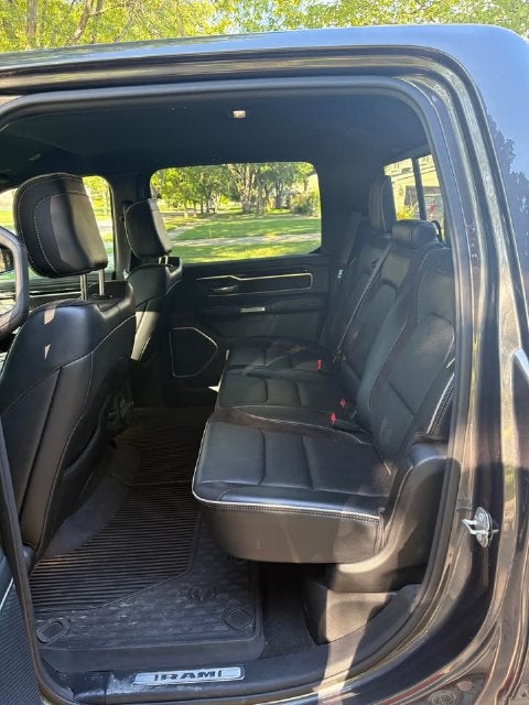 2022 RAM 1500 Laramie 5.7 Liter V8 Hemi Crew Cab 4WD