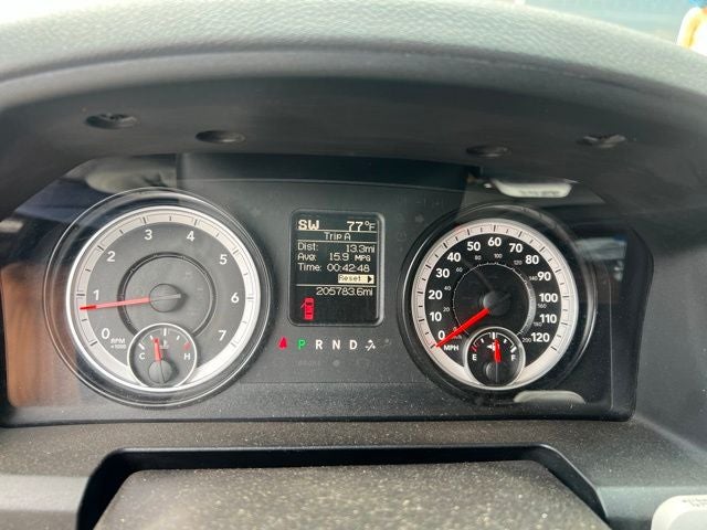 2015 RAM 1500 Express 5.7 Liter V8 Hemi Crew Cab 4WD