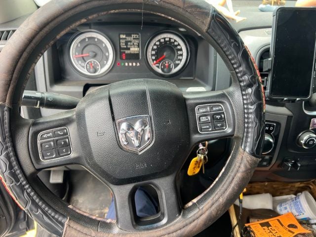 2015 RAM 1500 Express 5.7 Liter V8 Hemi Crew Cab 4WD