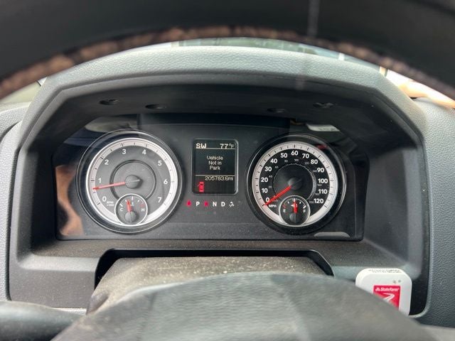 2015 RAM 1500 Express 5.7 Liter V8 Hemi Crew Cab 4WD