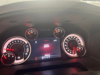 2014 RAM 1500 Big Horn 5.7 Liter V8 Hemi Crew Cab 4WD