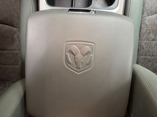 2016 RAM 1500 Big Horn 5.7 Liter V8 Hemi Crew Cab 4WD