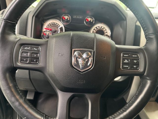 2016 RAM 1500 Big Horn 5.7 Liter V8 Hemi Crew Cab 4WD