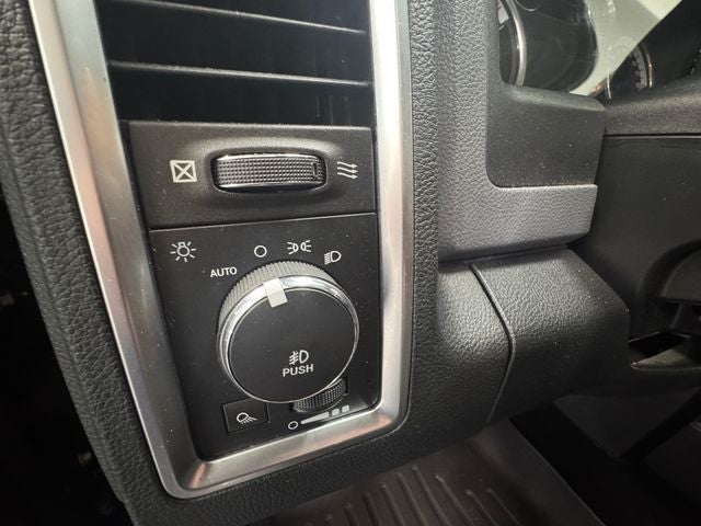 2016 RAM 1500 Big Horn 5.7 Liter V8 Hemi Crew Cab 4WD
