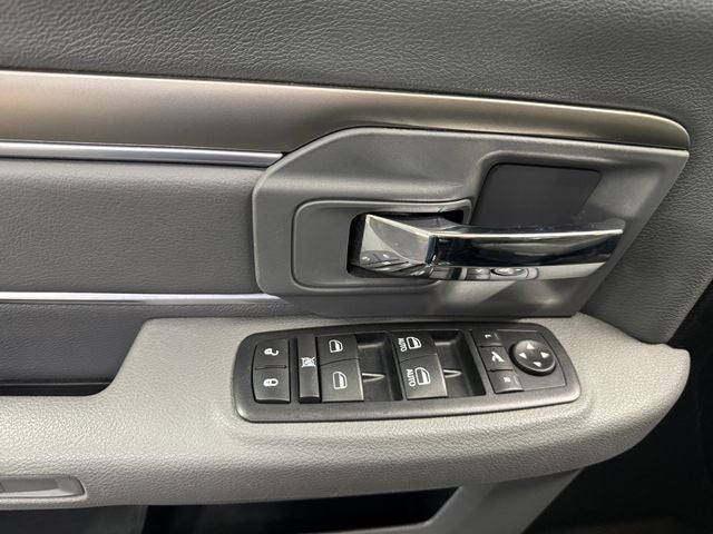 2016 RAM 1500 Big Horn 5.7 Liter V8 Hemi Crew Cab 4WD