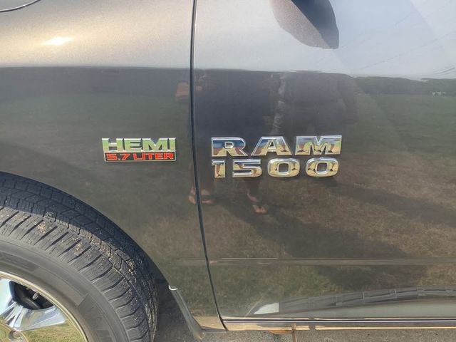2016 RAM 1500 Big Horn 5.7 Liter V8 Hemi Crew Cab 4WD