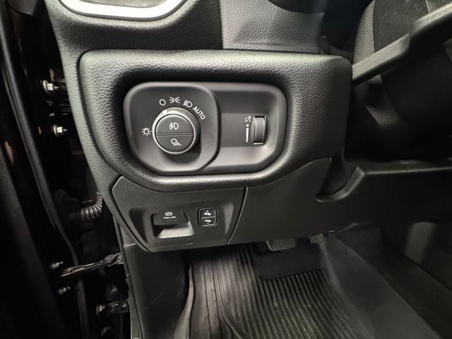 2020 RAM 1500 Big Horn/Lone Star 5.7 Liter V8 Hemi Crew Cab 4WD