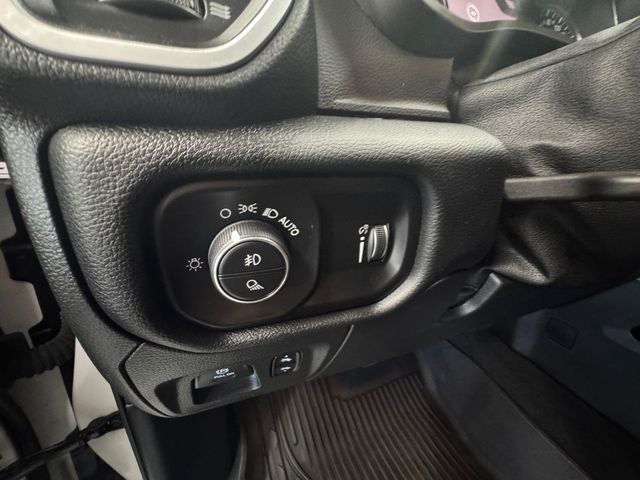 2021 RAM 1500 Big Horn/Lone Star 5.7 Liter V8 Hemi Crew Cab 4WD