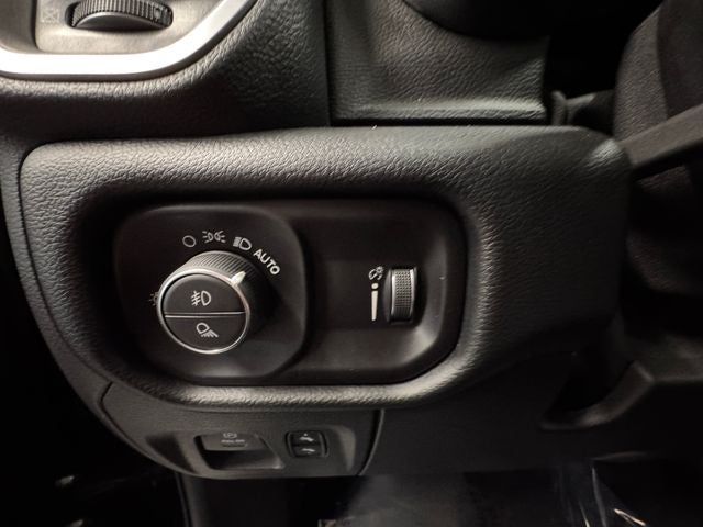 2020 RAM 1500 Big Horn/Lone Star 5.7 Liter V8 Hemi Crew Cab 4WD