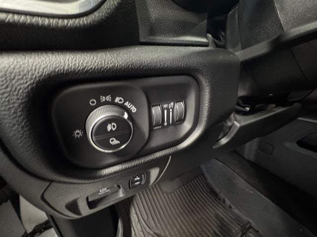 2022 RAM 1500 Laramie 5.7 Liter V8 Hemi Crew Cab 4WD
