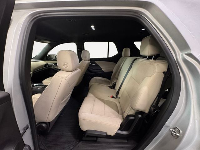 2022 Chevrolet Traverse LS 3.6 Liter V6 AWD 3rd Row Seating