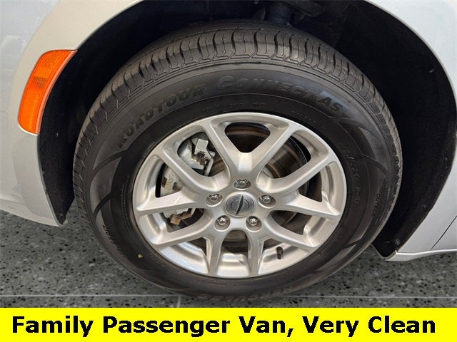 2024 Chrysler Pacifica Touring L 3.6 Liter V6 7 Passenger 3rd Row Seating