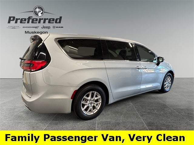 2024 Chrysler Pacifica Touring L 3.6 Liter V6 7 Passenger 3rd Row Seating