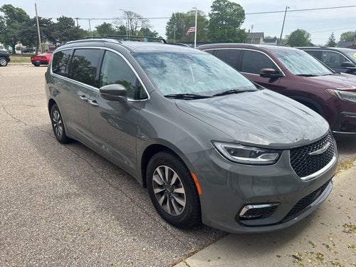2021 Chrysler Pacifica Touring L 3.6 Liter V6 7 Passenger 3rd Row Seating