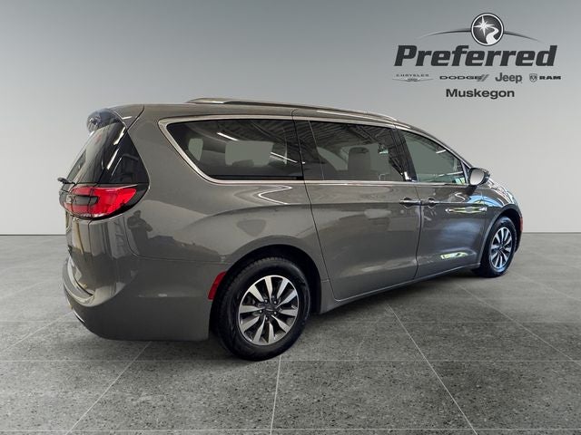 2021 Chrysler Pacifica Touring L 3.6 Liter V6 7 Passenger 3rd Row Seating