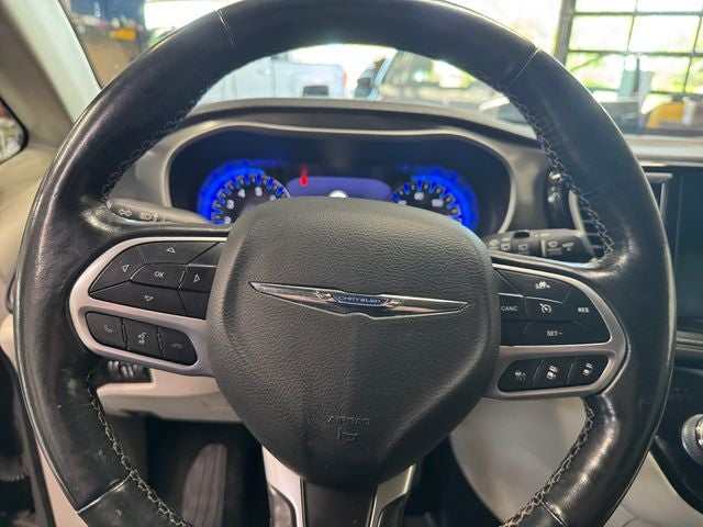 2021 Chrysler Pacifica Touring L 3.6 Liter V6 7 Passenger 3rd Row Seating