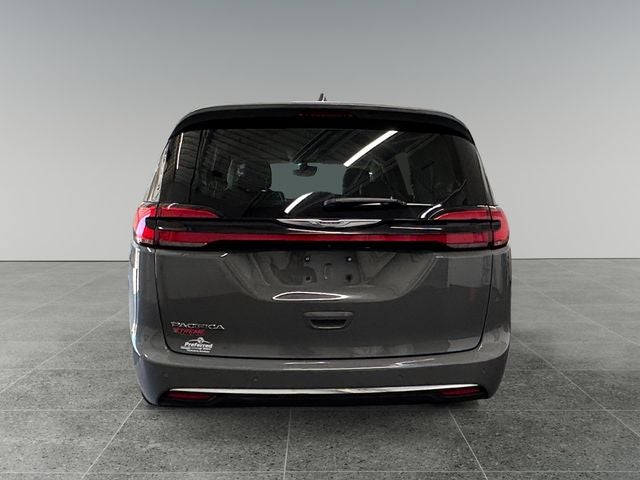 2021 Chrysler Pacifica Touring L 3.6 Liter V6 7 Passenger 3rd Row Seating