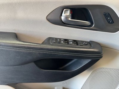 2021 Chrysler Pacifica Touring L 3.6 Liter V6 7 Passenger 3rd Row Seating