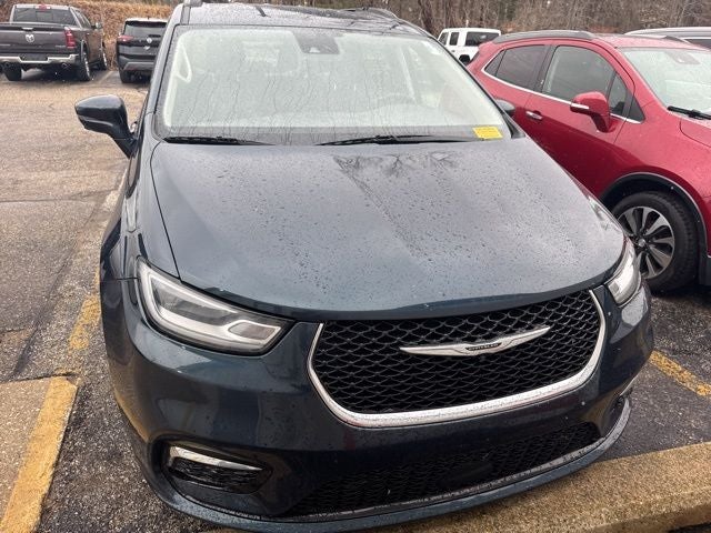 2022 Chrysler Pacifica Touring L 3.6 Liter V6 7 Passenger 3rd Row Seating