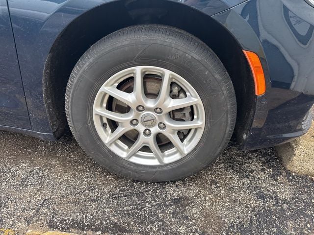 2022 Chrysler Pacifica Touring L 3.6 Liter V6 7 Passenger 3rd Row Seating