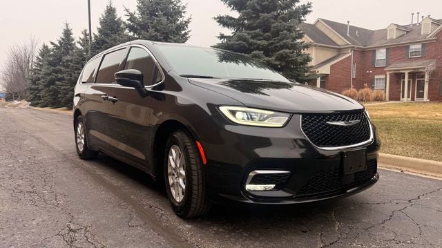 2023 Chrysler Pacifica Touring L 3.6 Liter V6 7 Passenger 3rd Row Seating