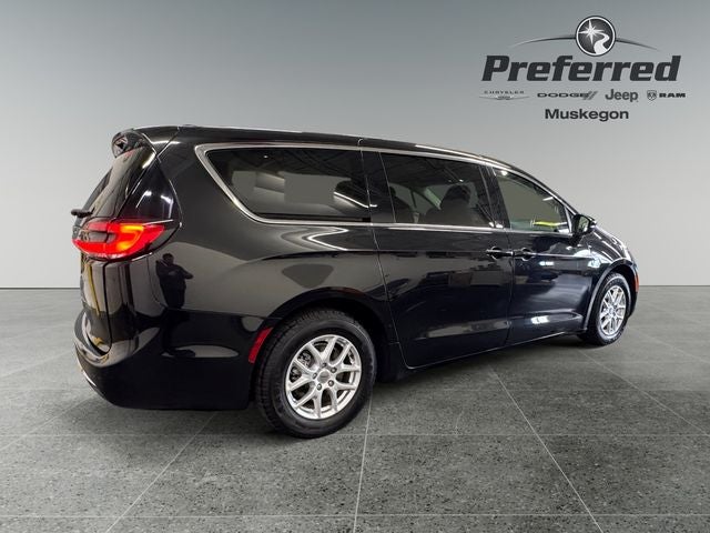 2023 Chrysler Pacifica Touring L 3.6 Liter V6 7 Passenger 3rd Row Seating
