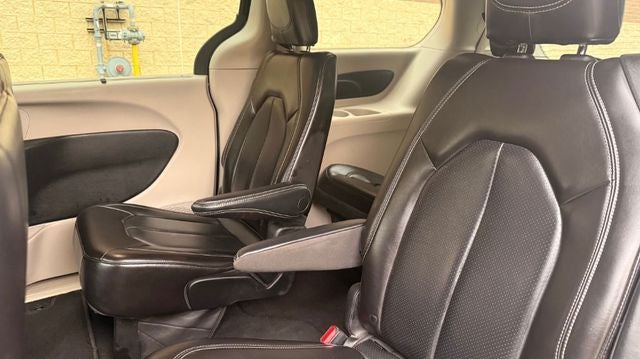 2023 Chrysler Pacifica Touring L 3.6 Liter V6 7 Passenger 3rd Row Seating