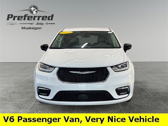 2024 Chrysler Pacifica Touring L 3.6 Liter V6 7 Passenger 3rd Row Seating