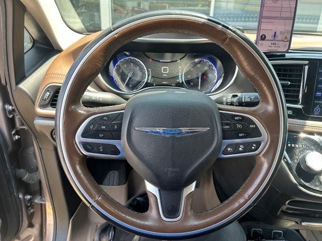 2017 Chrysler Pacifica Limited 3.6 Liter V6 7 Passenger 3rd Row Seating