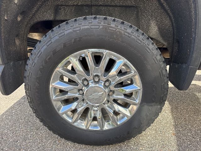 2022 Chevrolet Silverado 2500HD High Country 6.6 Liter V8 Turbodiesel Crew Cab 4WD