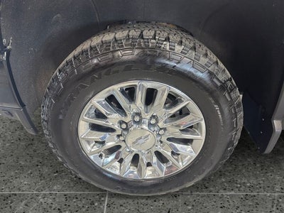 2022 Chevrolet Silverado 2500HD High Country 6.6 Liter V8 Turbodiesel Crew Cab 4WD