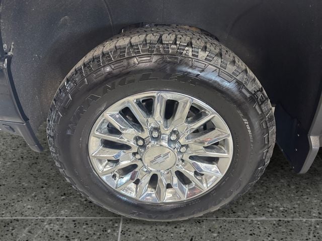2022 Chevrolet Silverado 2500HD High Country 6.6 Liter V8 Turbodiesel Crew Cab 4WD