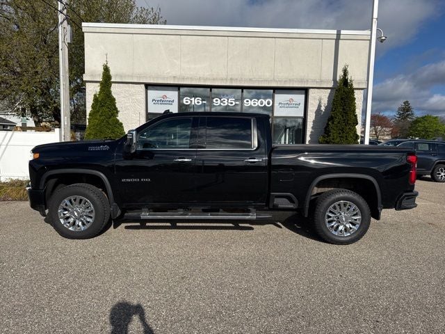 2022 Chevrolet Silverado 2500HD High Country 6.6 Liter V8 Turbodiesel Crew Cab 4WD