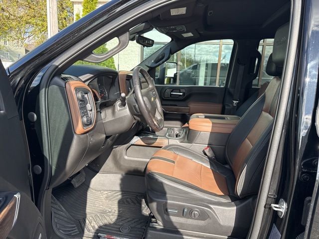 2022 Chevrolet Silverado 2500HD High Country 6.6 Liter V8 Turbodiesel Crew Cab 4WD