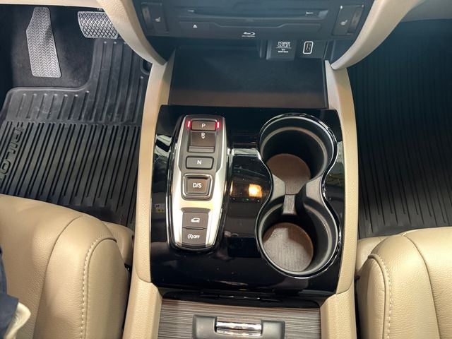 2022 Honda Pilot Touring 3.5 Liter V6 AWD 8 Passenger