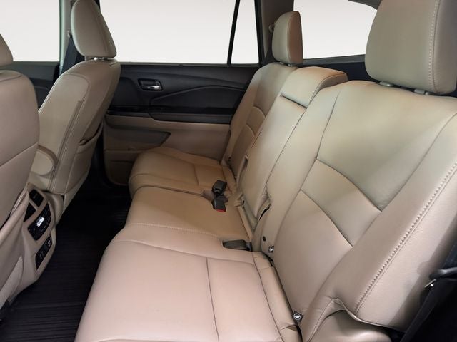 2022 Honda Pilot Touring 3.5 Liter V6 AWD 8 Passenger