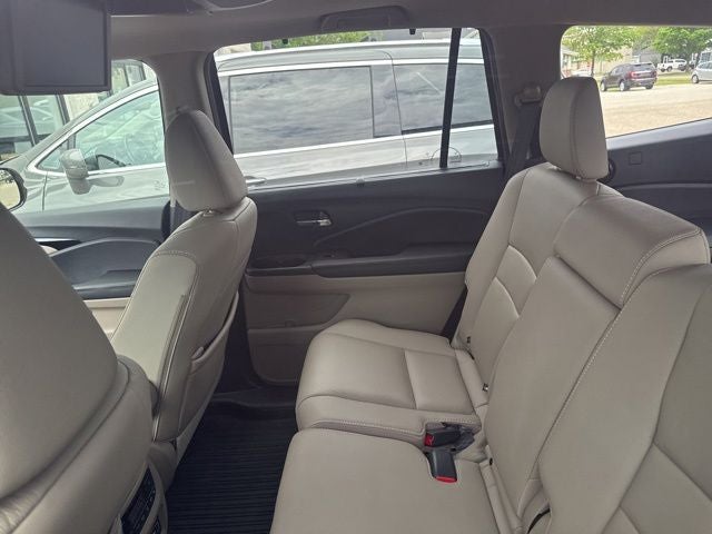 2022 Honda Pilot Touring 3.5 Liter V6 AWD 8 Passenger