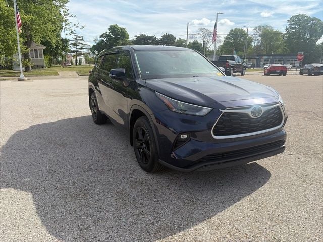 2022 Toyota Highlander LE 3.5 Liter V6 AWD 3rd Row Seating