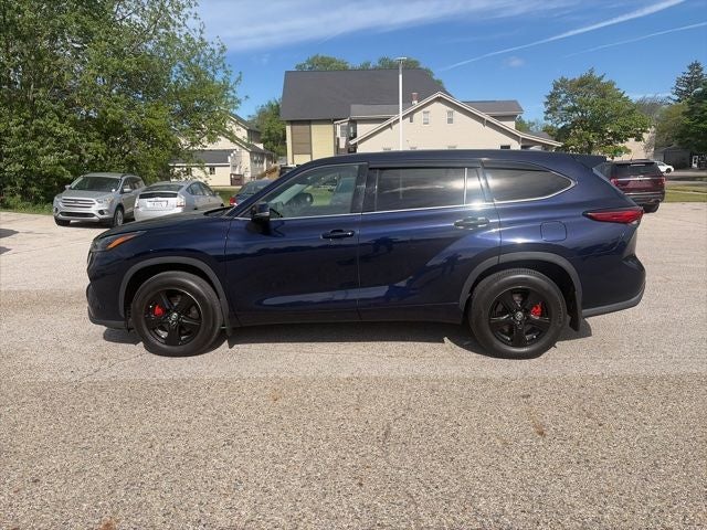 2022 Toyota Highlander LE 3.5 Liter V6 AWD 3rd Row Seating