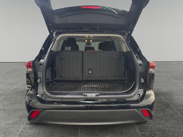 2020 Toyota Highlander LE 3.5 Liter V6 AWD 3rd Row Seating