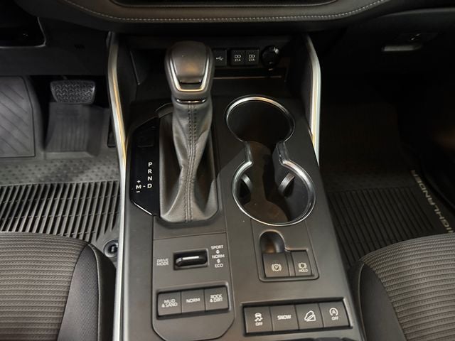 2020 Toyota Highlander LE 3.5 Liter V6 AWD 3rd Row Seating