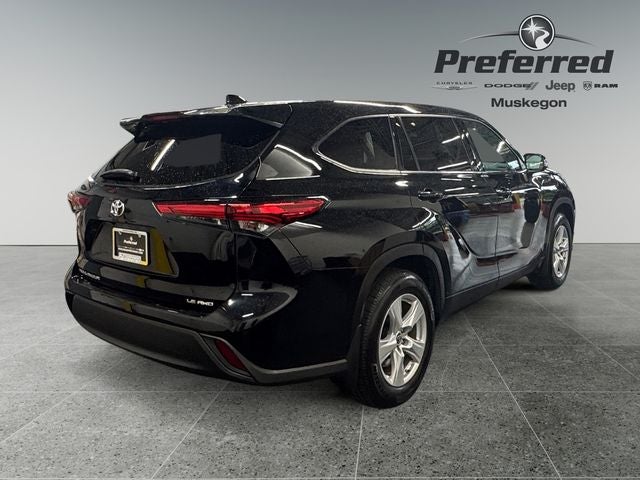 2020 Toyota Highlander LE 3.5 Liter V6 AWD 3rd Row Seating